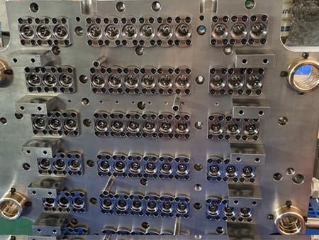 Moldes de inyección para preformas PET