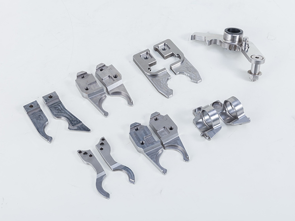 Diferentes tipos de garras para distintos equipos de moldeo por soplado