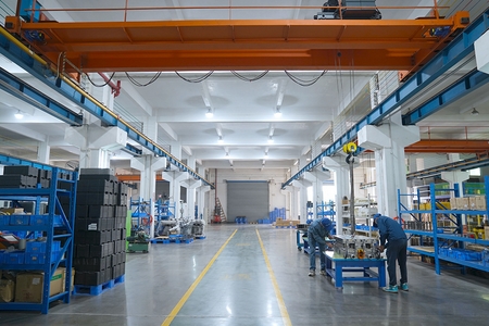 Zona de ensamblaje de moldes para preformas PET